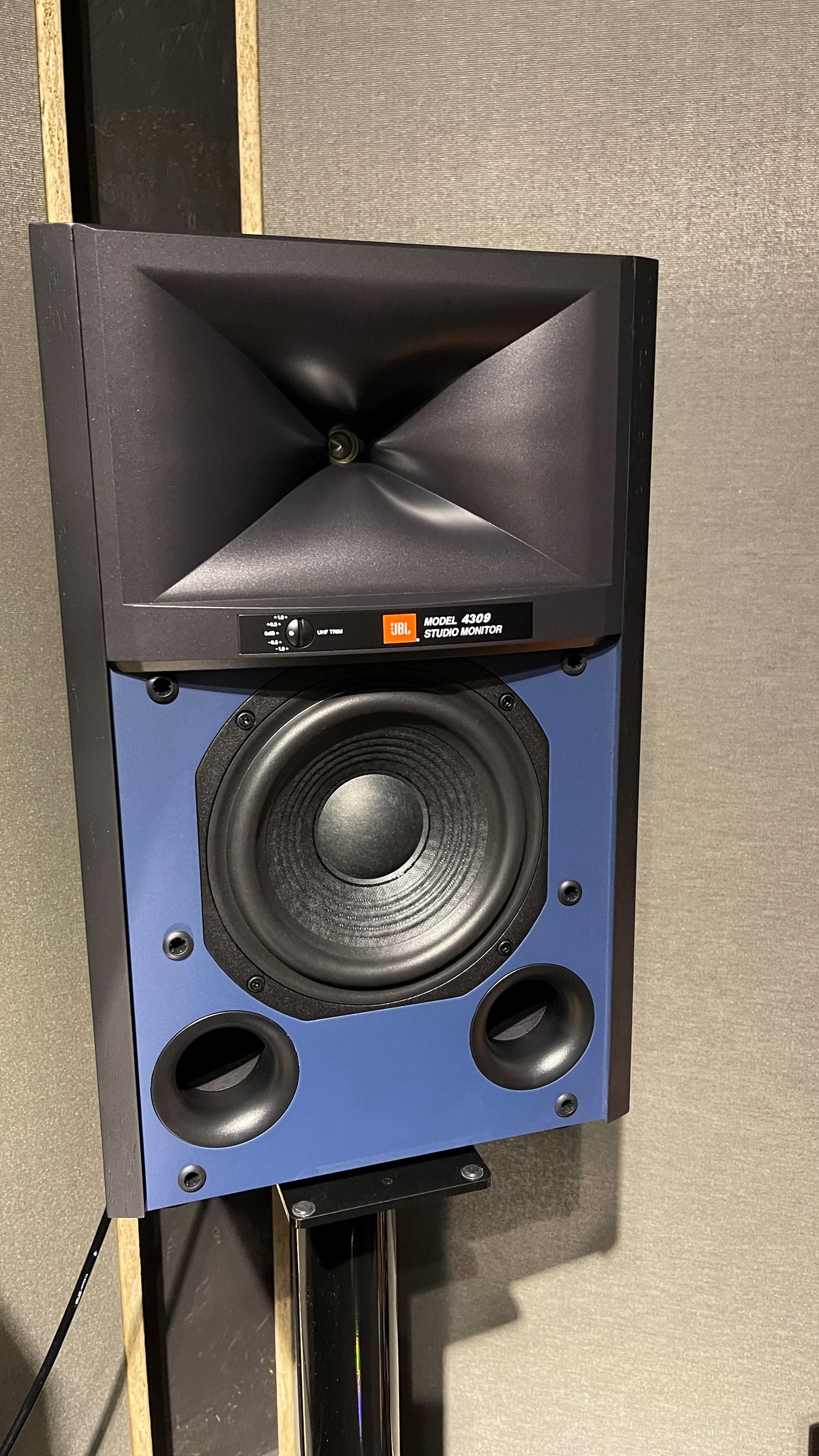 JBL 4309