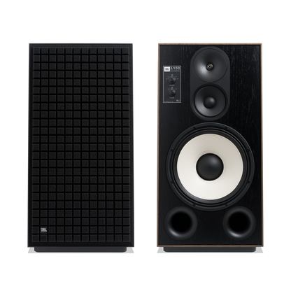 JBL L150 Classic i valnøtt, høyttalerpar med og uten sort Quadrex-front. Originalfoto: JBL.