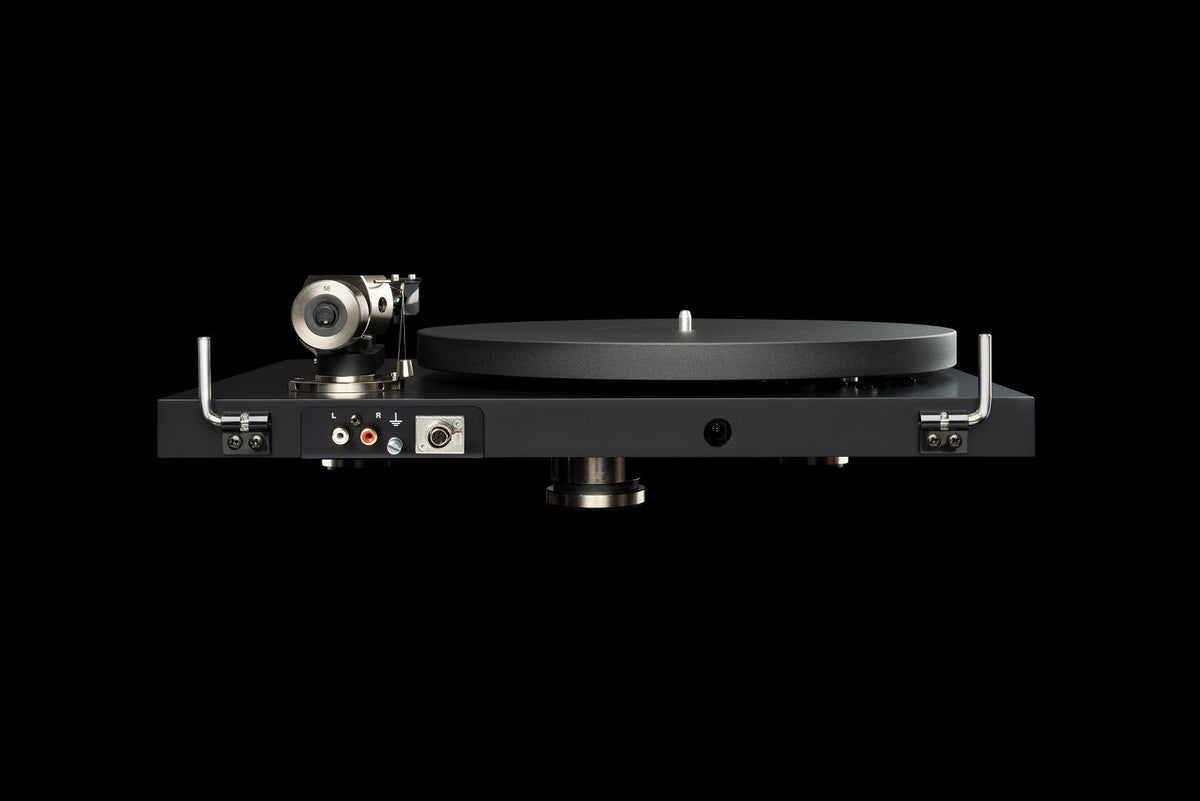 Pro-Ject Debut PRO B bakside med RCA og mini-XLR
