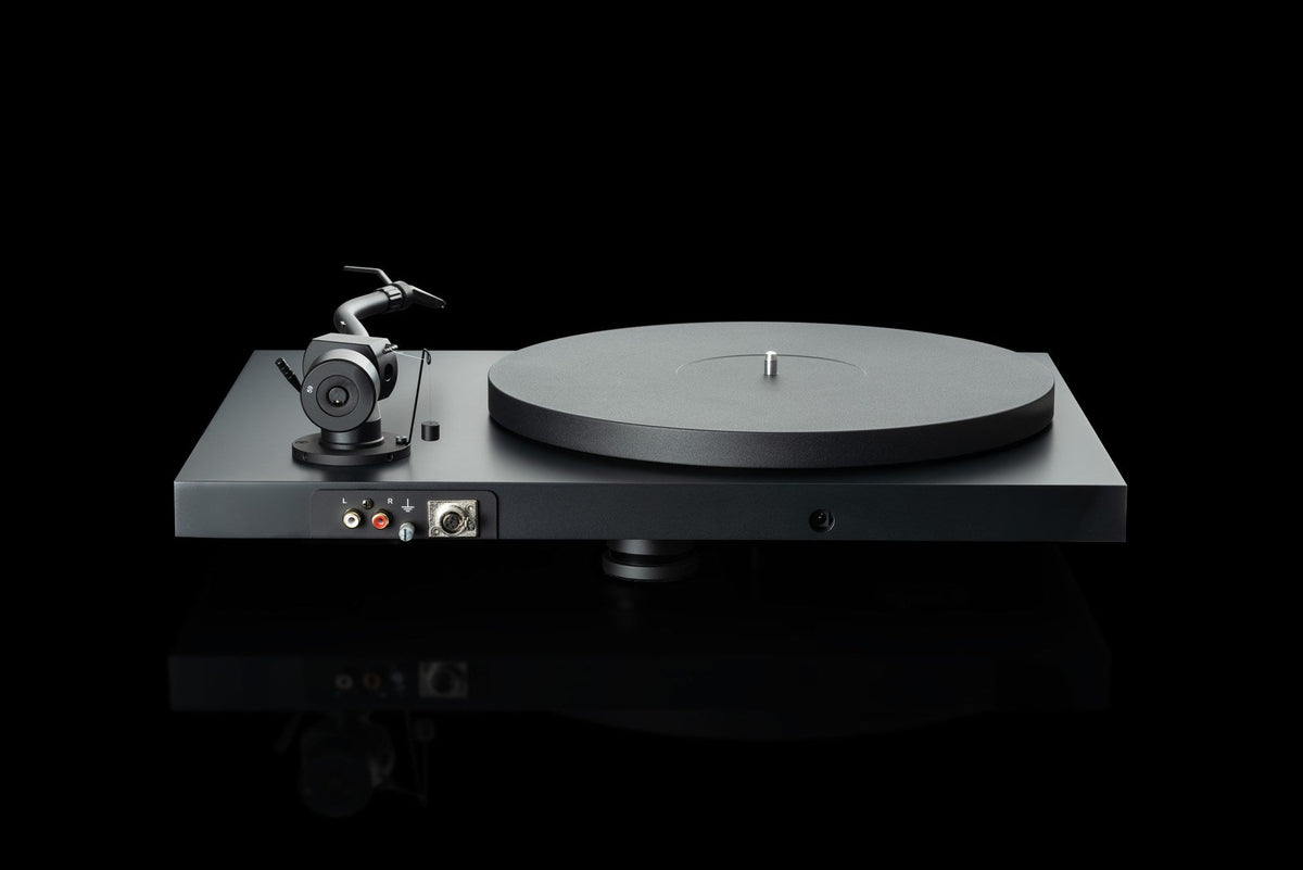 Pro-Ject Debut PRO S Balanced bakside med mini-XLR