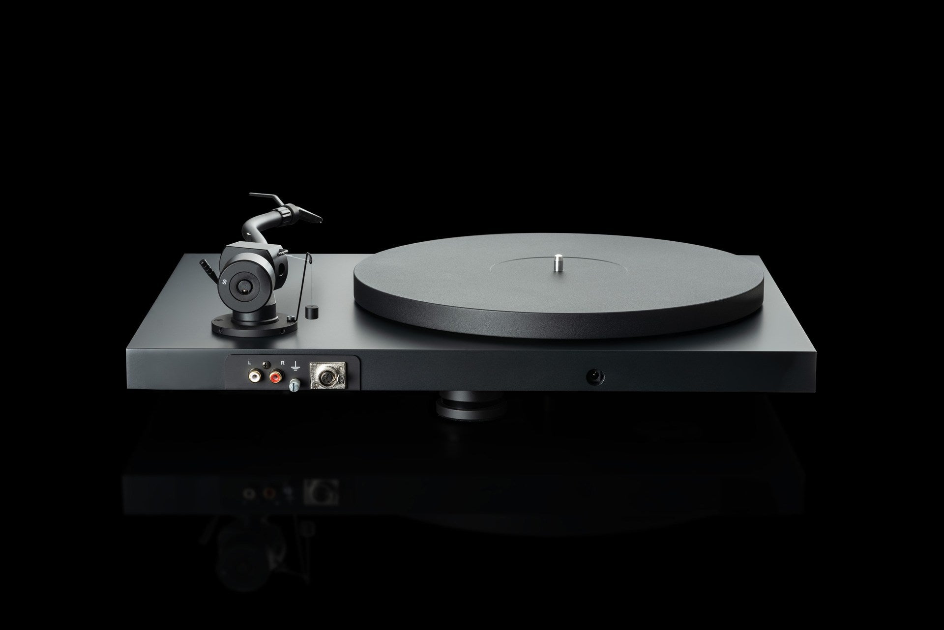 Pro-Ject Debut PRO S Balanced bakside med mini-XLR