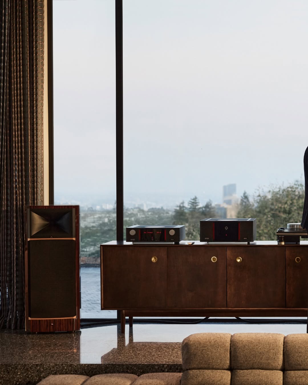 Mark Levinson-anlegg i et lytterom – midlertidig illustrasjonsbilde